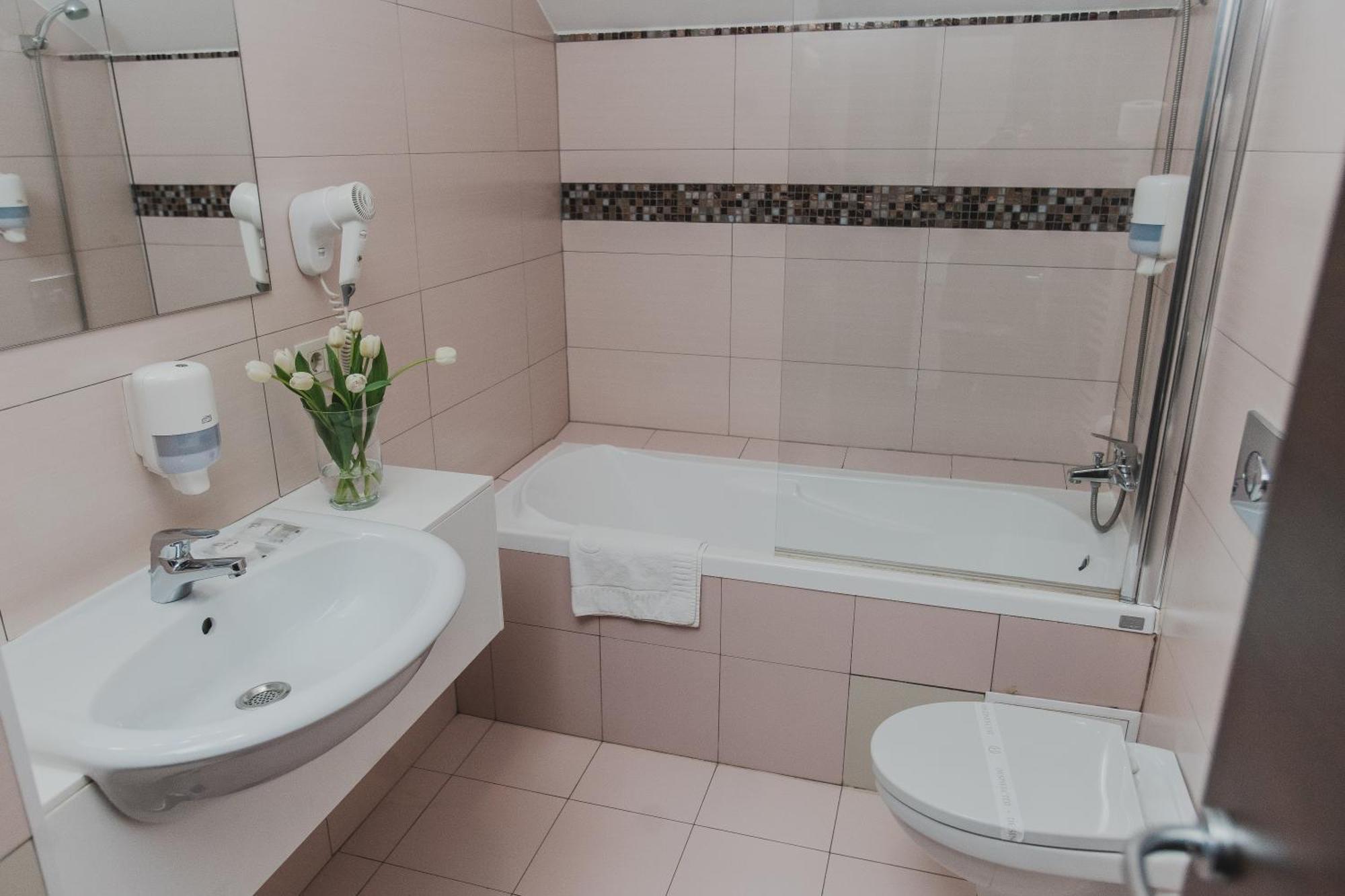 Caro Boutique Hotel Nagyvárad Kültér fotó